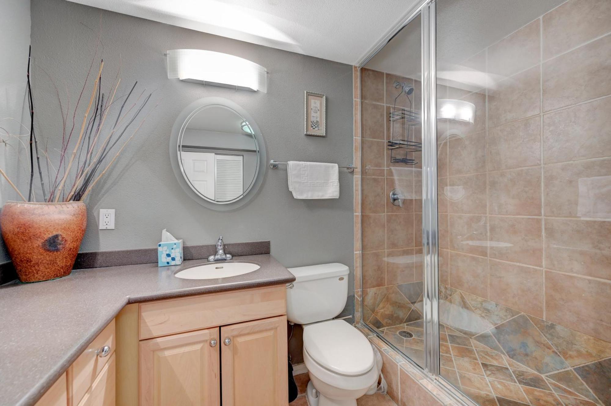 Penthouse With Epic Strip Views - 2bd & 2ba - No Fees!
