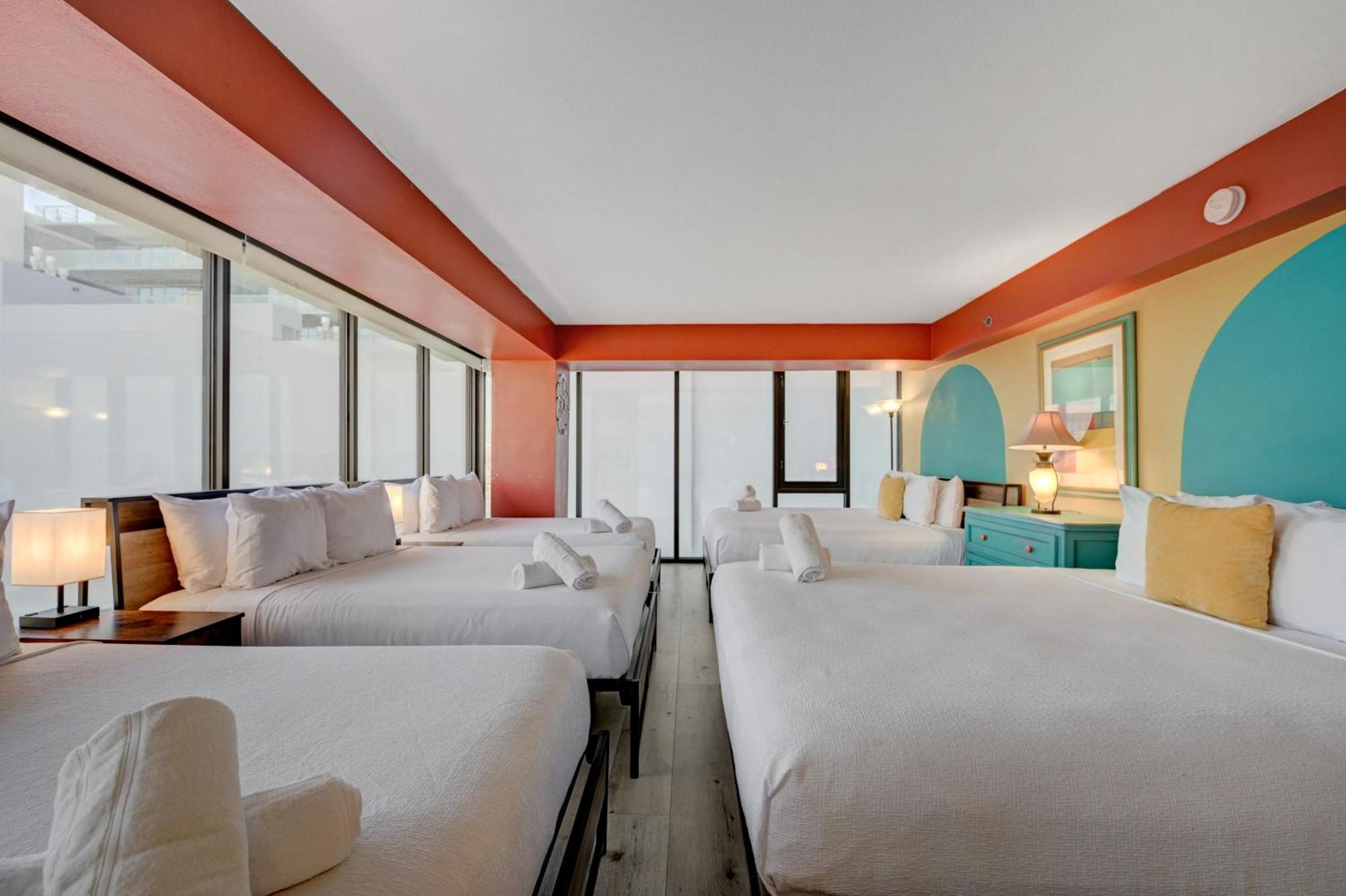 Penthouse With Epic Strip Views - 2bd & 2ba - No Fees! *