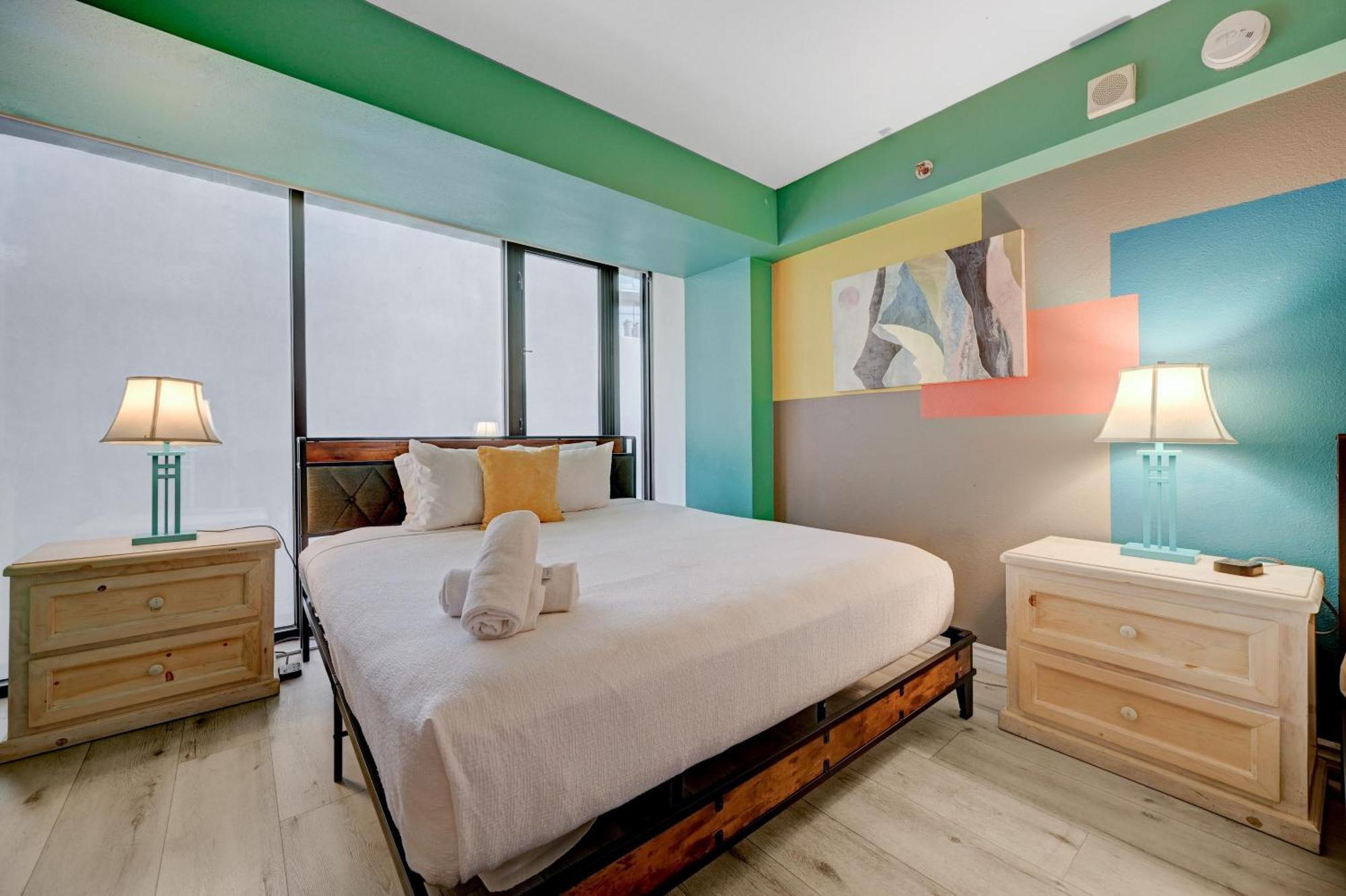 Apartment Penthouse With Epic Strip Views - 2bd & 2ba - No Fees!