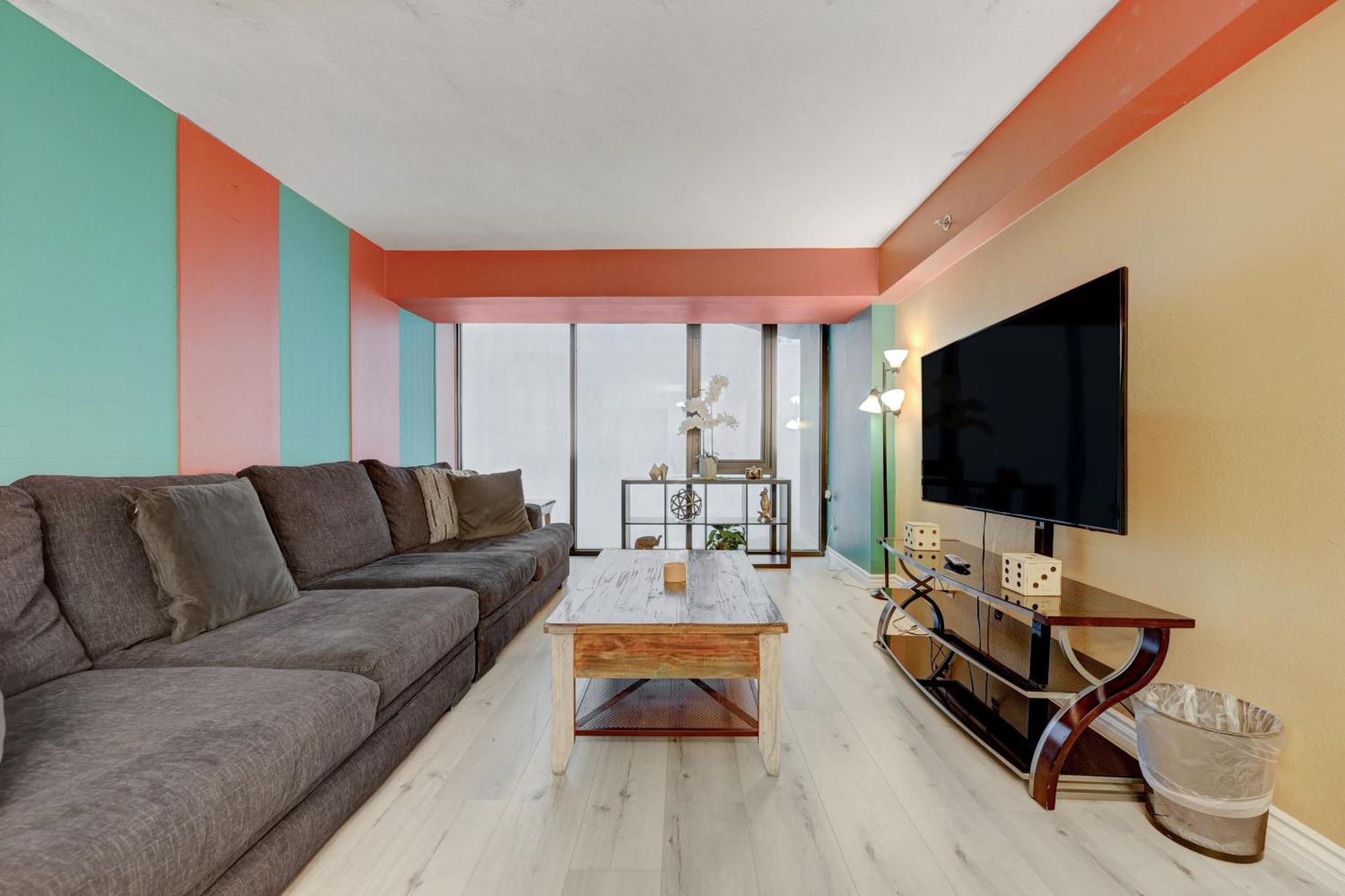 Apartment Penthouse With Epic Strip Views - 2bd & 2ba - No Fees!