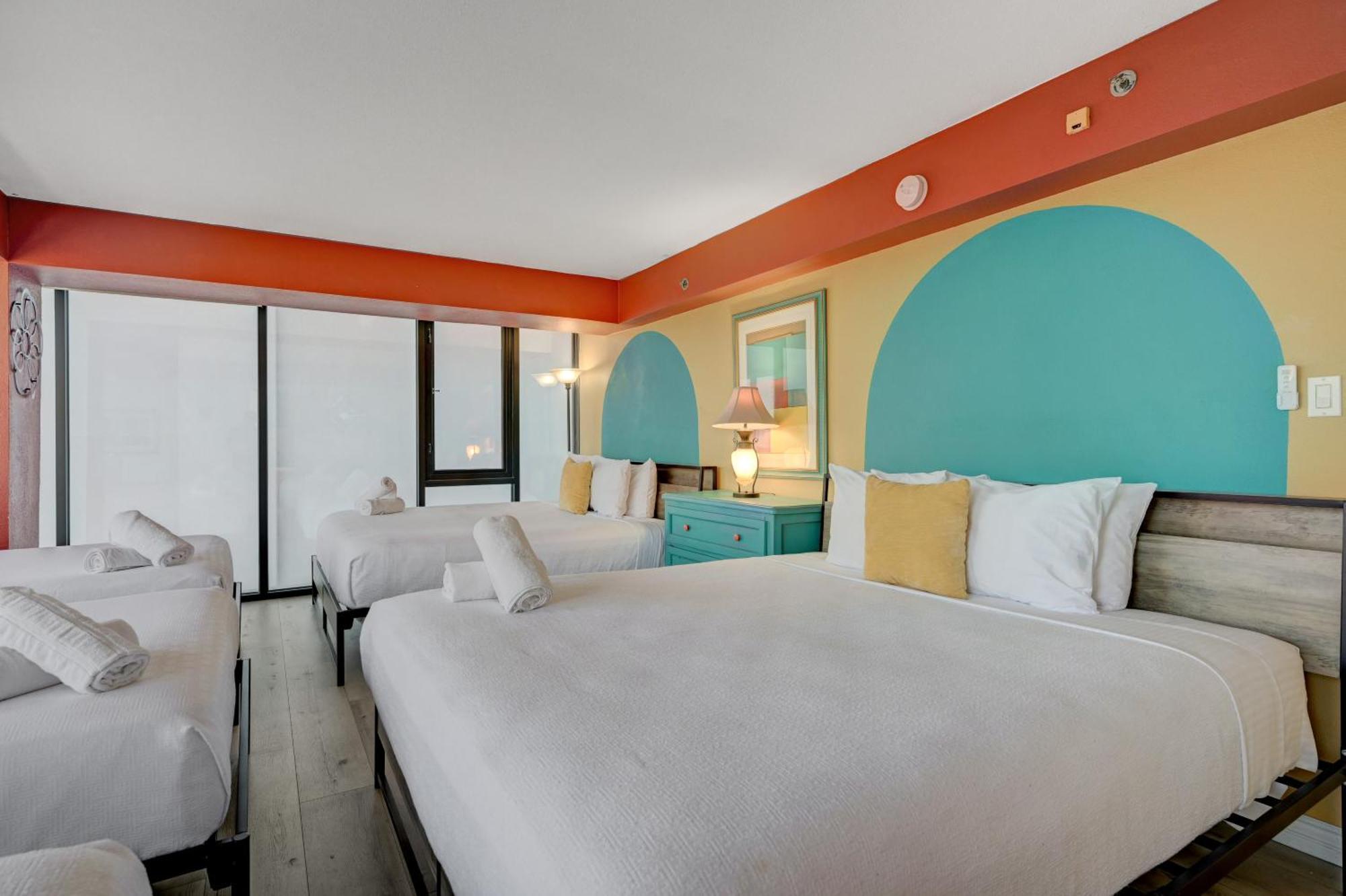 Penthouse With Epic Strip Views - 2bd & 2ba - No Fees! *